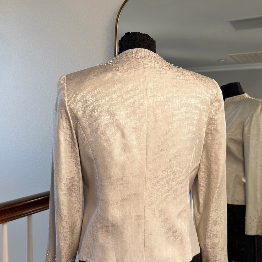 Elegant Silver Women's Blouse with Button Detailing - Picture 11 of 12